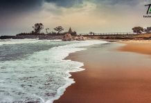 5 Useful Traveling Tips For Those Who Wish To Visit Mahabalipuram Beach. Seashore in mahabalipuram beach with seashore view